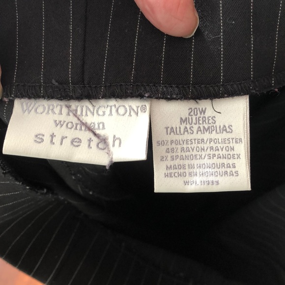 Worthingthon Woman stretch pinstripe black pants. Runs small. - Picture 3 of 8